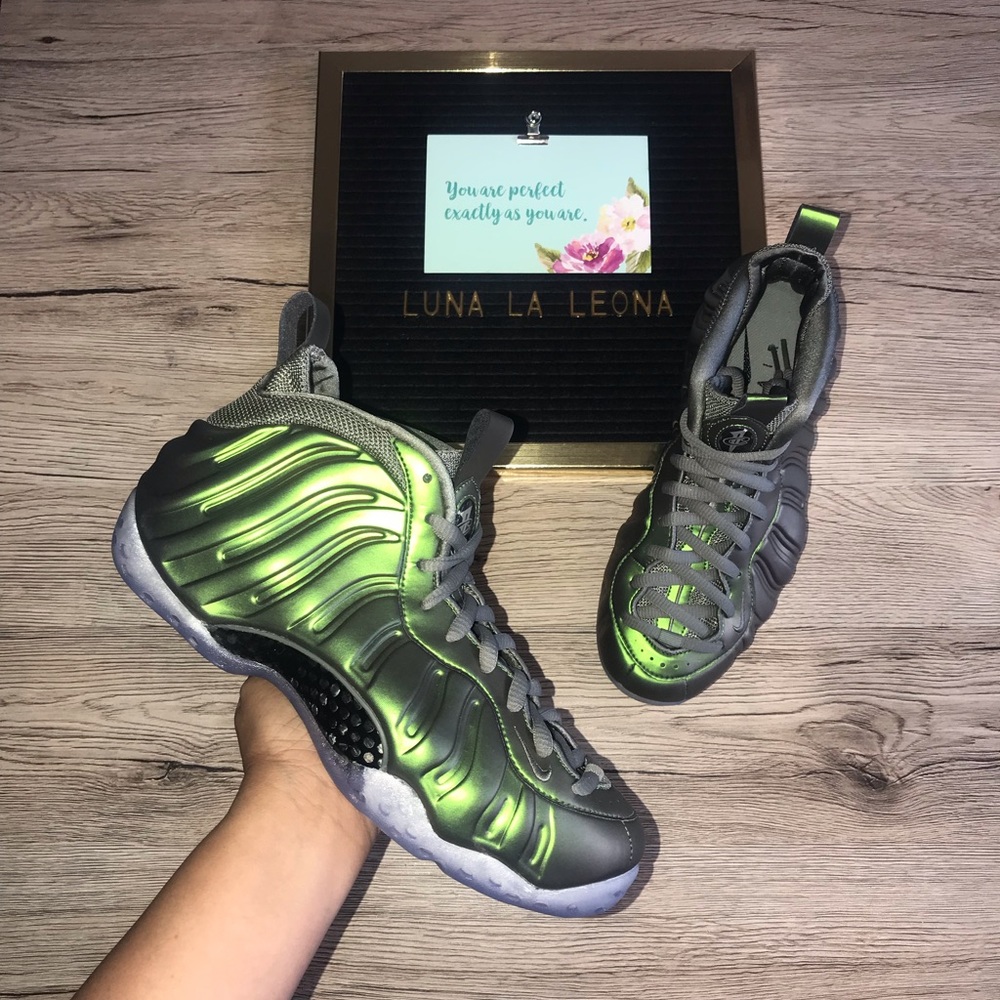 NEW Nike Air Foamposite One Shine Dark Stucco Shoes, AA3963 001, size 9 women